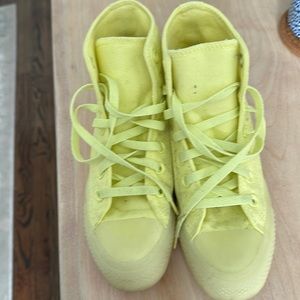 bright neon yellow converse